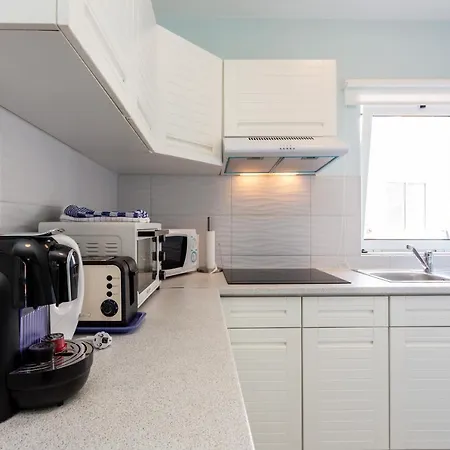 Apartment Mariners - Bright And Stylish - 2 Minute Walk To The