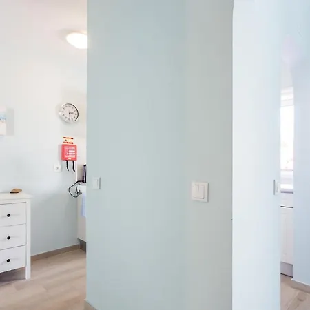 Mariners - Bright And Stylish - 2 Minute Walk To The