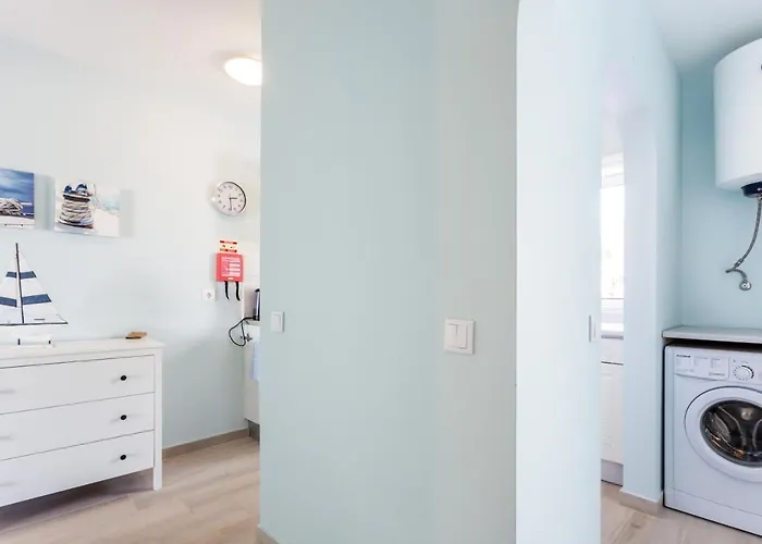 Mariners - Bright And Stylish - 2 Minute Walk To The